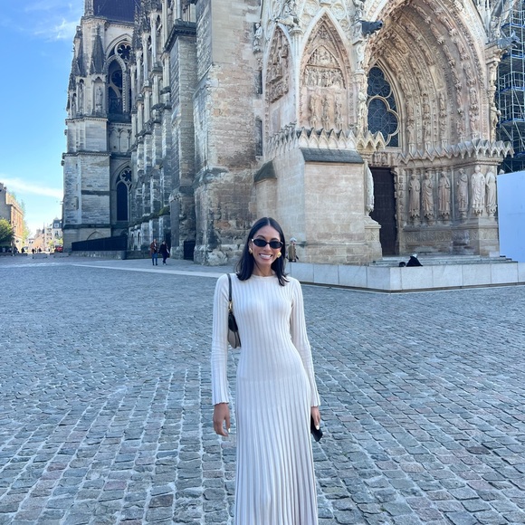 Meet your Posher, Nicole - Picture 1 of 1